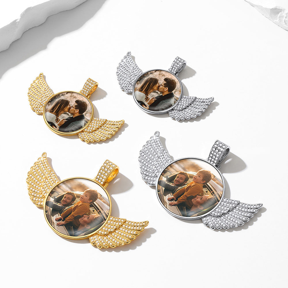 Two-size photo pendants in gold and silver