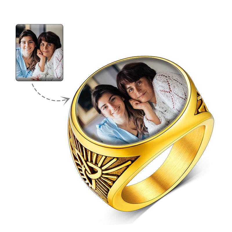 Personalized Photo Signet Ring with engraved family portrait