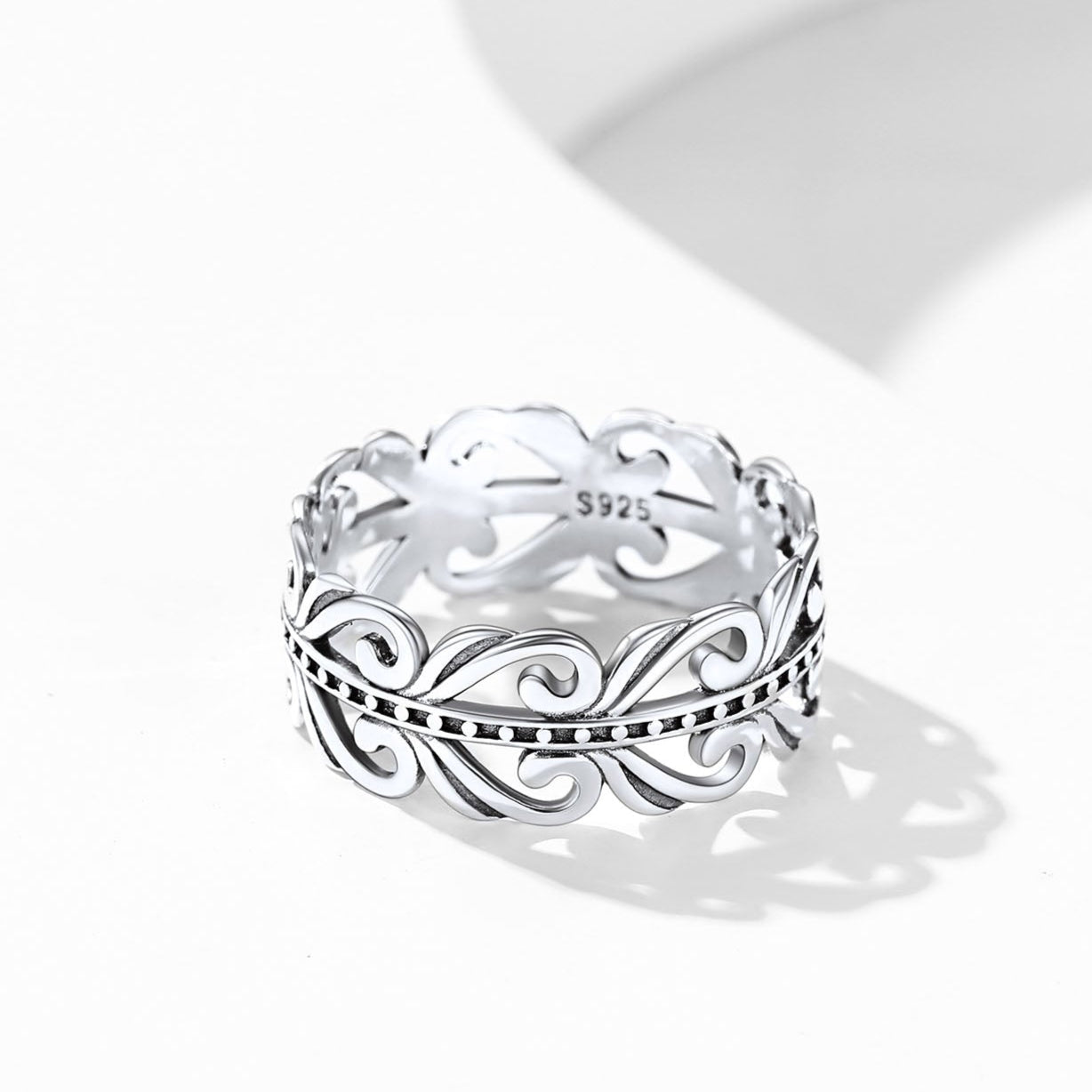 Filigraner Weinblattring aus Sterlingsilber mit keltischem Knoten für Damen