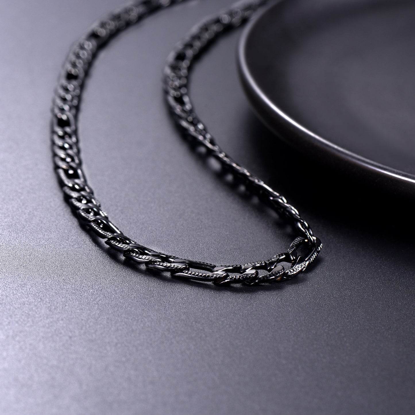 Black stainless steel Figaro chain
