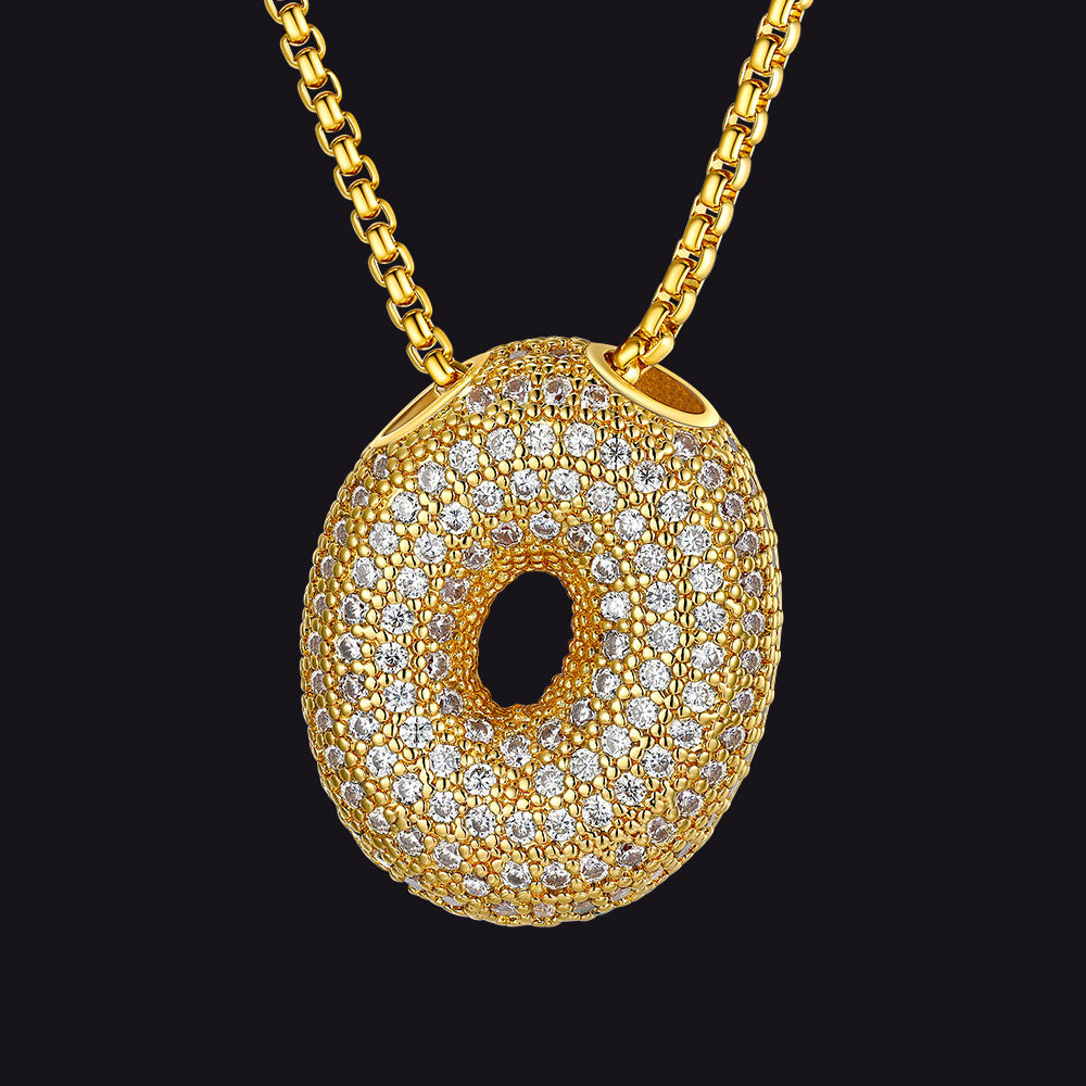Glamorous initial O necklace in gold with zirconia