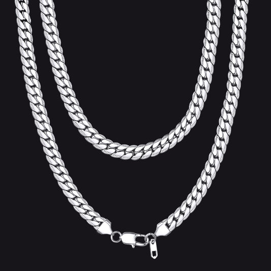 Urban streetwear style with Cuban chain necklaceimg