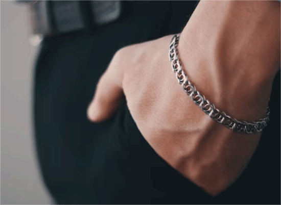 Does Stainless Steel Jewelry Turn Skin Green?