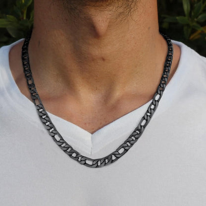 Male model wearing 7mm black Figaro chain necklace with casual outfit