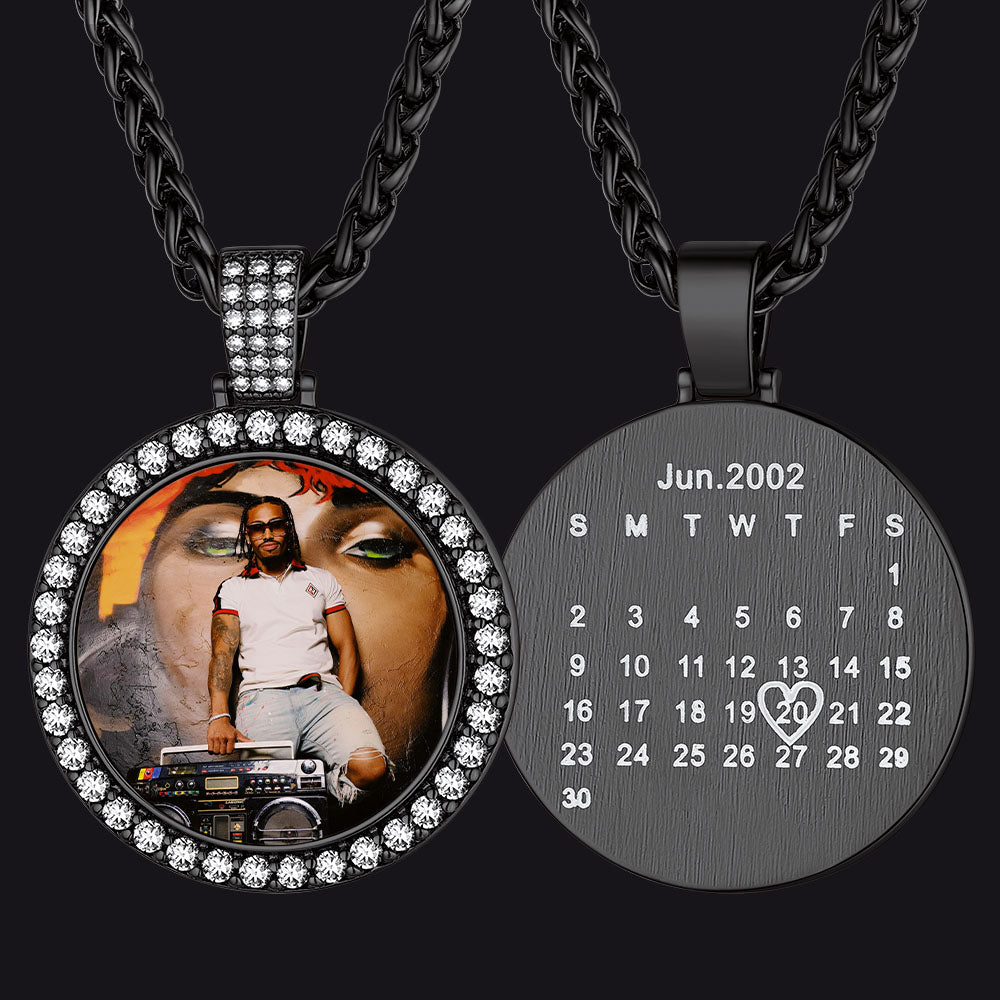 Customized Calendar Picture Circle Necklace with Cubic Zirconia for Men