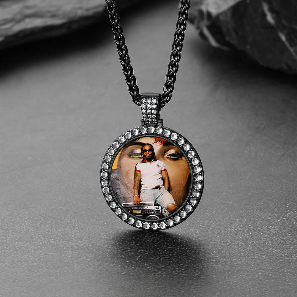 Customized Calendar Picture Circle Necklace with Cubic Zirconia for Men