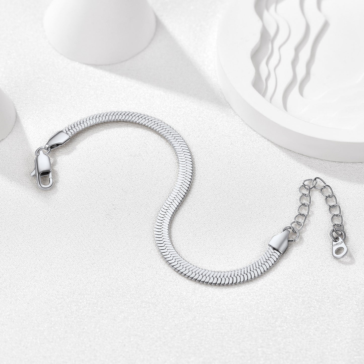 Flexible snake chain bracelet for everyday wear