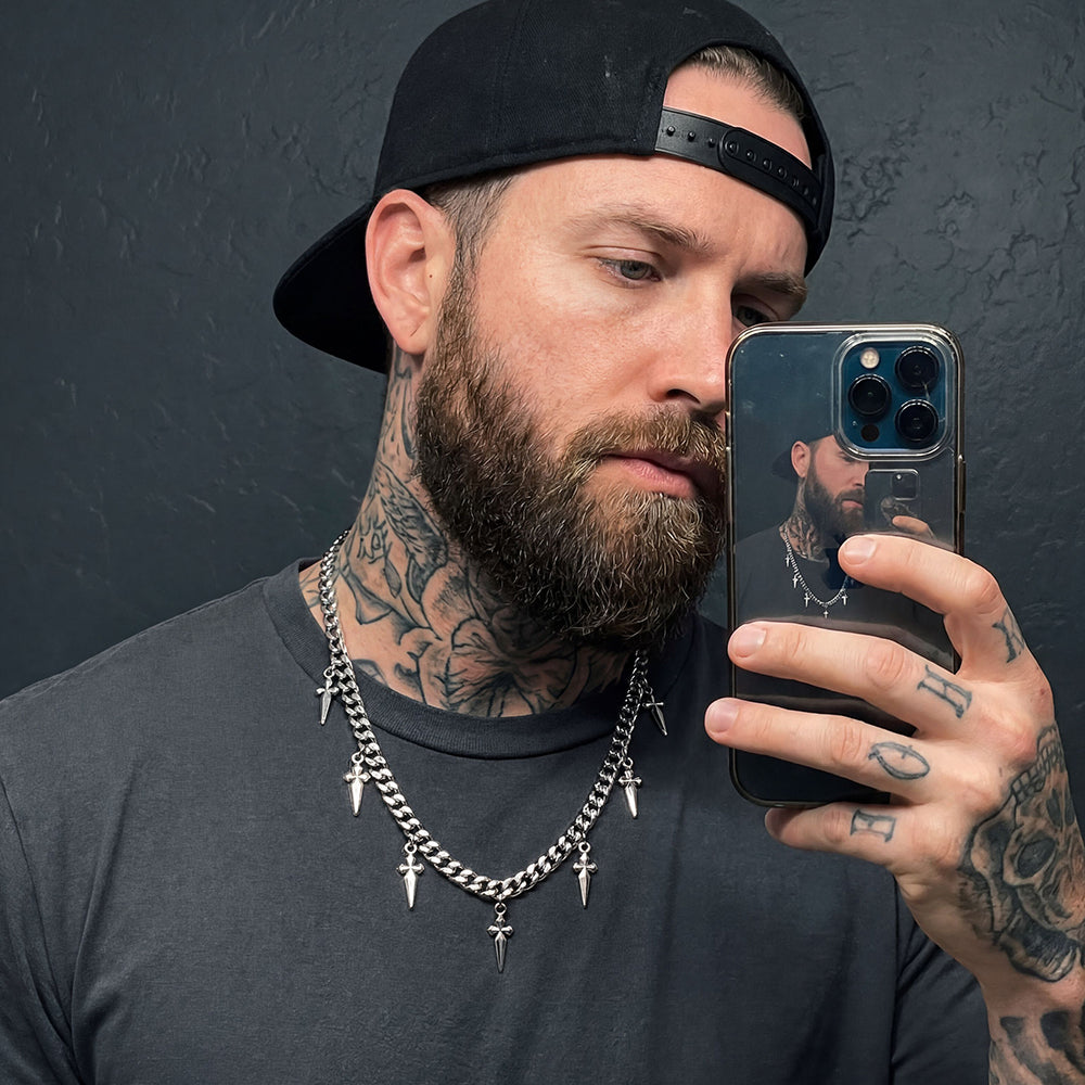 Man wearing a cuban chain necklace